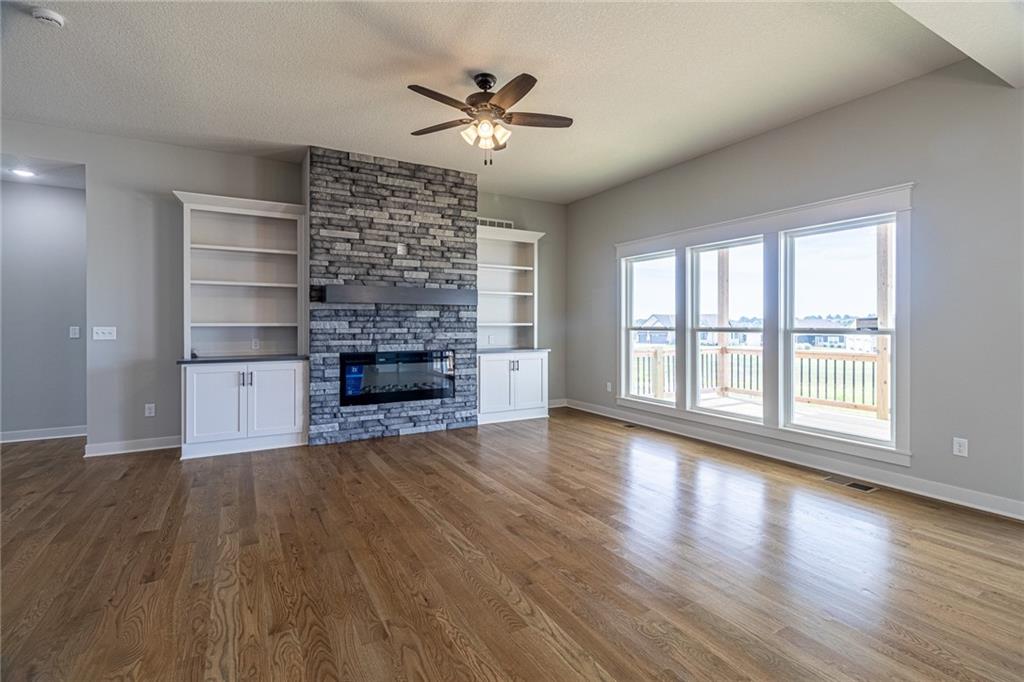 Photo 5 of Single family home for sale at 4700 Woodland Shrs Ct, St Joseph, MO 64505 | MLS# 2605695 | Listing updated on 2026-09-04