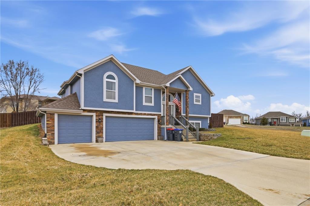 Homes for sale in Basehor, KS | 16640 Ruby Wy, Basehor, KS 66007 | MLS# 2605705