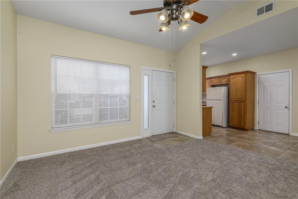 Homes for sale in Tonganoxie, KS | 1860 Fall Creek Dr, Tonganoxie, KS 66086 | MLS# 2605844