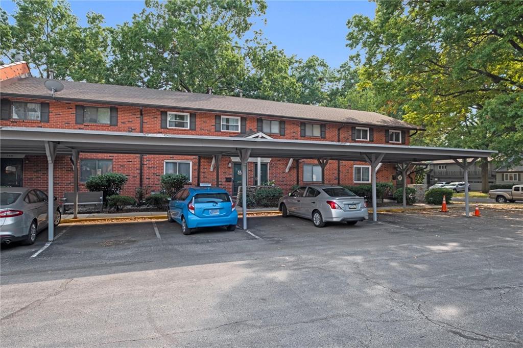 Homes for sale in Overland Park, KS | 9569 Outlook Dr, Overland Park, KS 66207 | MLS# 2605866