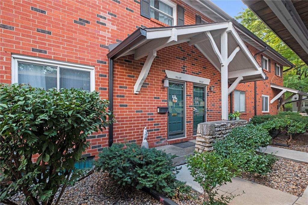 Homes for sale in Overland Park, KS | 9569 Outlook Dr, Overland Park, KS 66207 | MLS# 2605866