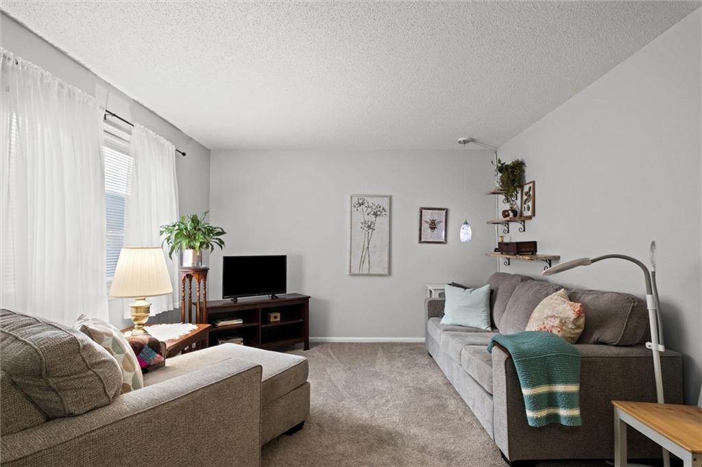 Homes for sale in Overland Park, KS | 9569 Outlook Dr, Overland Park, KS 66207 | MLS# 2605866