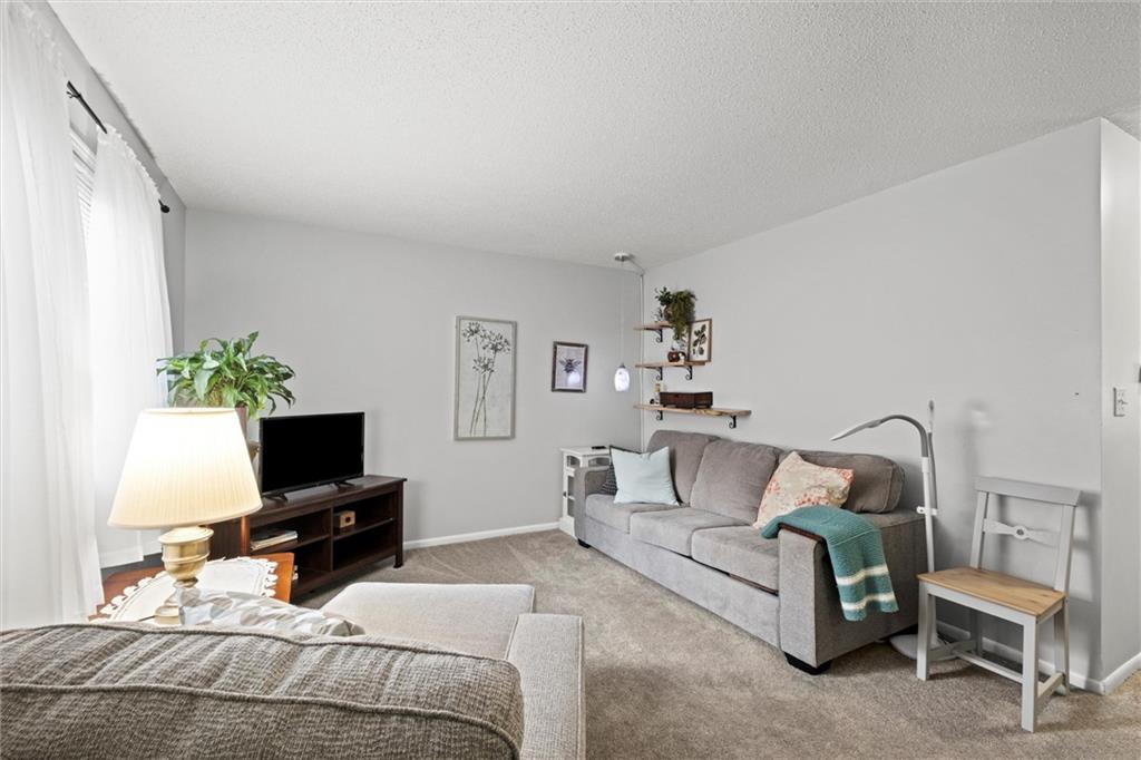 Homes for sale in Overland Park, KS | 9569 Outlook Dr, Overland Park, KS 66207 | MLS# 2605866