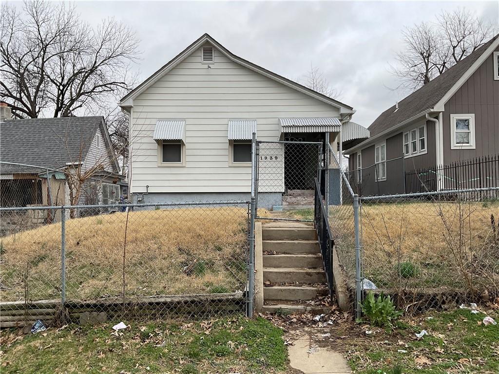 Homes for sale in Kansas City, KS | 1939 N 25th St, Kansas City, KS 66104 | MLS# 2605972