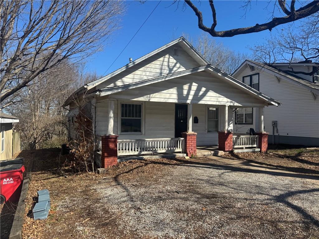 Homes for sale in Independence, MO | 324 W Southside Blvd, Independence, MO 64055 | MLS# 2605973