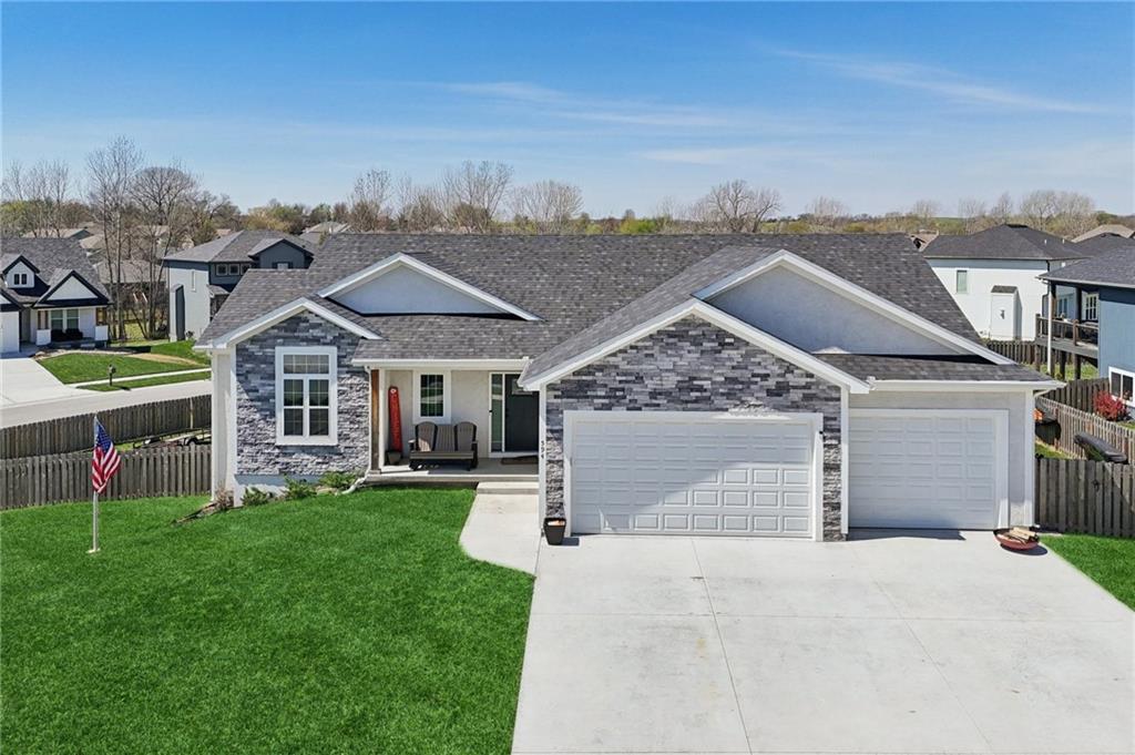2nd image of 594 N Oakwood Ln, Tonganoxie, KS 66086 | MLS# 2606520