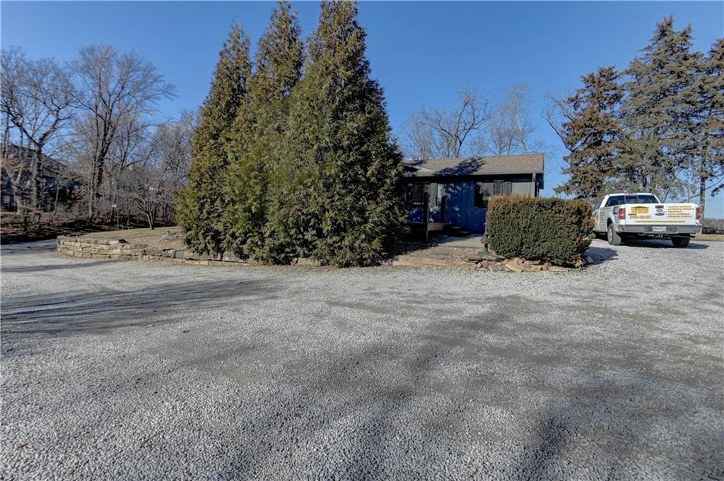 Homes for sale in Kansas City, MO | 6121 Nw Klamm Rd, Kansas City, MO 64152 | MLS# 2606968