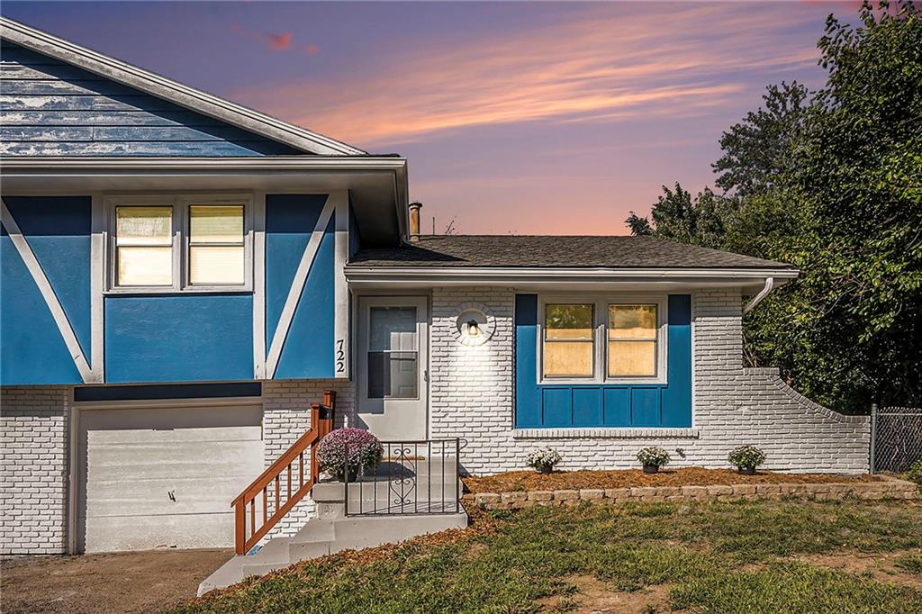 Homes for sale in Olathe, KS | 722 S Central St, Olathe, KS 66061 | MLS# 2607205