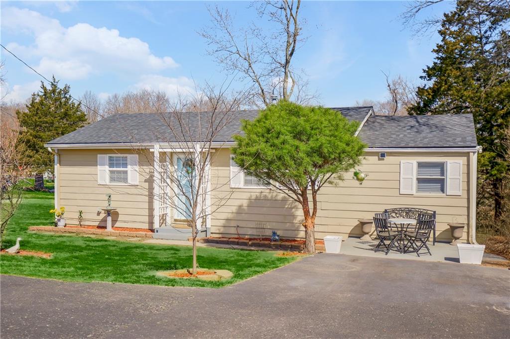 Homes for sale in Lansing, KS | 215 E Mary St, Lansing, KS 66043 | MLS# 2607376