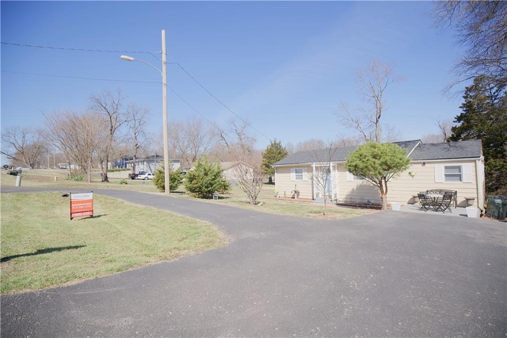 Homes for sale in Lansing, KS | 215 E Mary St, Lansing, KS 66043 | MLS# 2607376