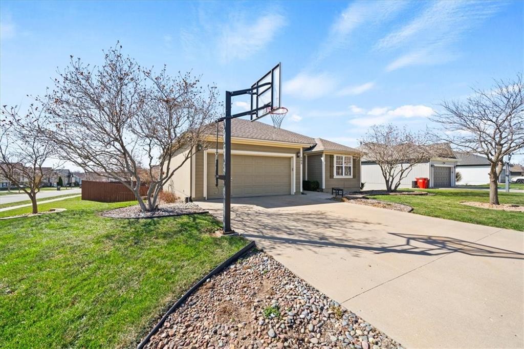 Homes for sale in Grain Valley, MO | 803 Nw Redbud Dr, Grain Valley, MO 64029 | MLS# 2607648