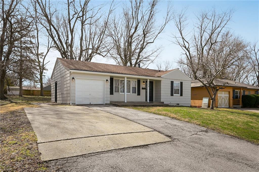 Homes for sale in Raytown, MO | 8809 E 73Rd St, Raytown, MO 64133 | MLS# 2608078