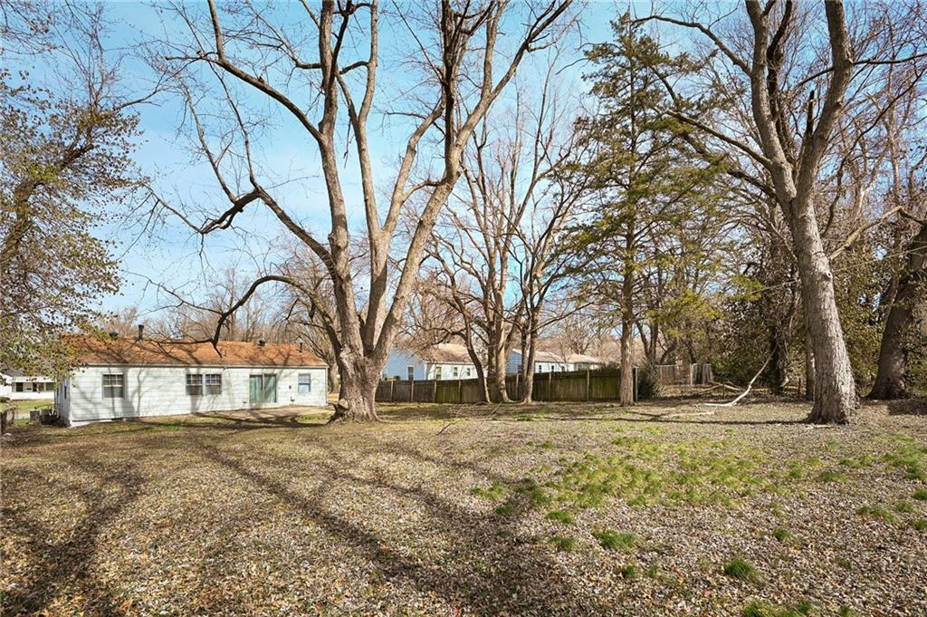 Homes for sale in Raytown, MO | 8809 E 73Rd St, Raytown, MO 64133 | MLS# 2608078