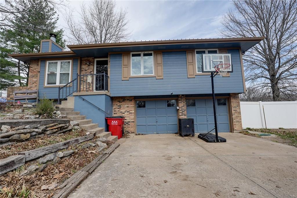 Homes for sale in Oak Grove, MO | 32910 E Oak Hill School Rd, Oak Grove, MO 64075 | MLS# 2608871