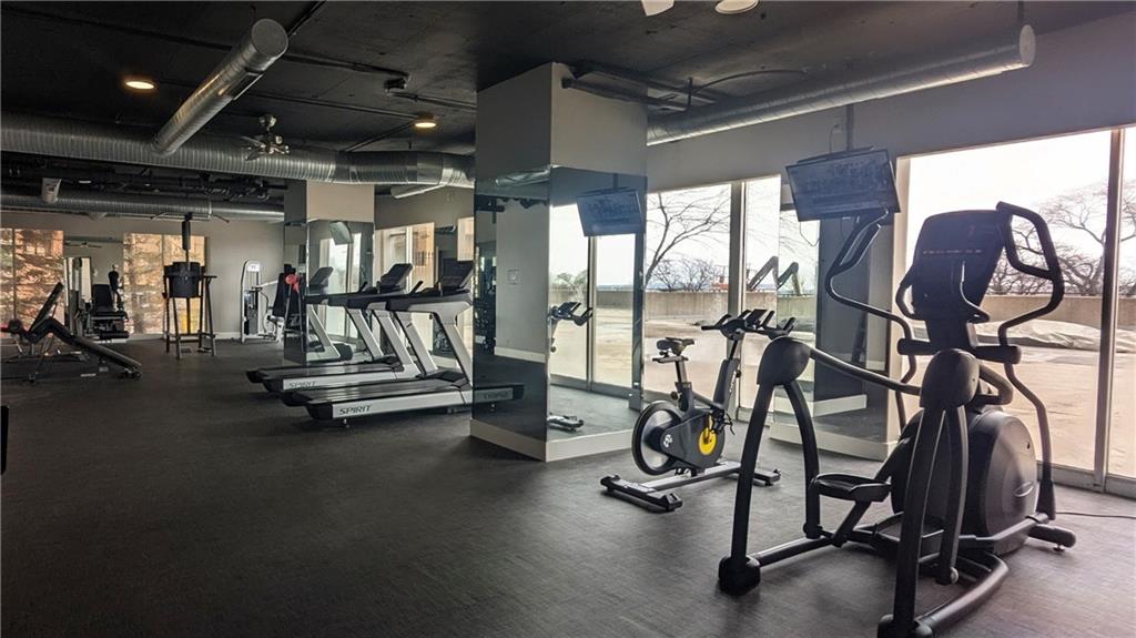 Listing Photo 2 - Condo for sale in building located at 600 E 8Th St, Kansas, MO 64106 - Unit #3T