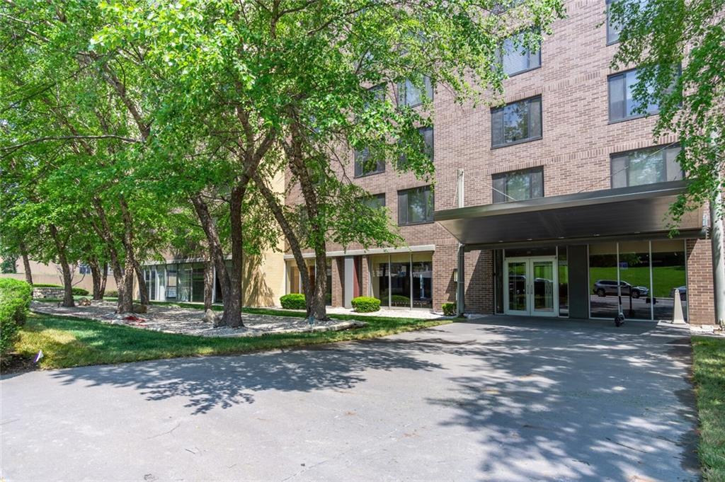 Photo 1 of Condo for sale at 600 E 8th Street #3T, Kansas City, MO 64106 | MLS# 2609392 | Listing updated on 2026-09-02