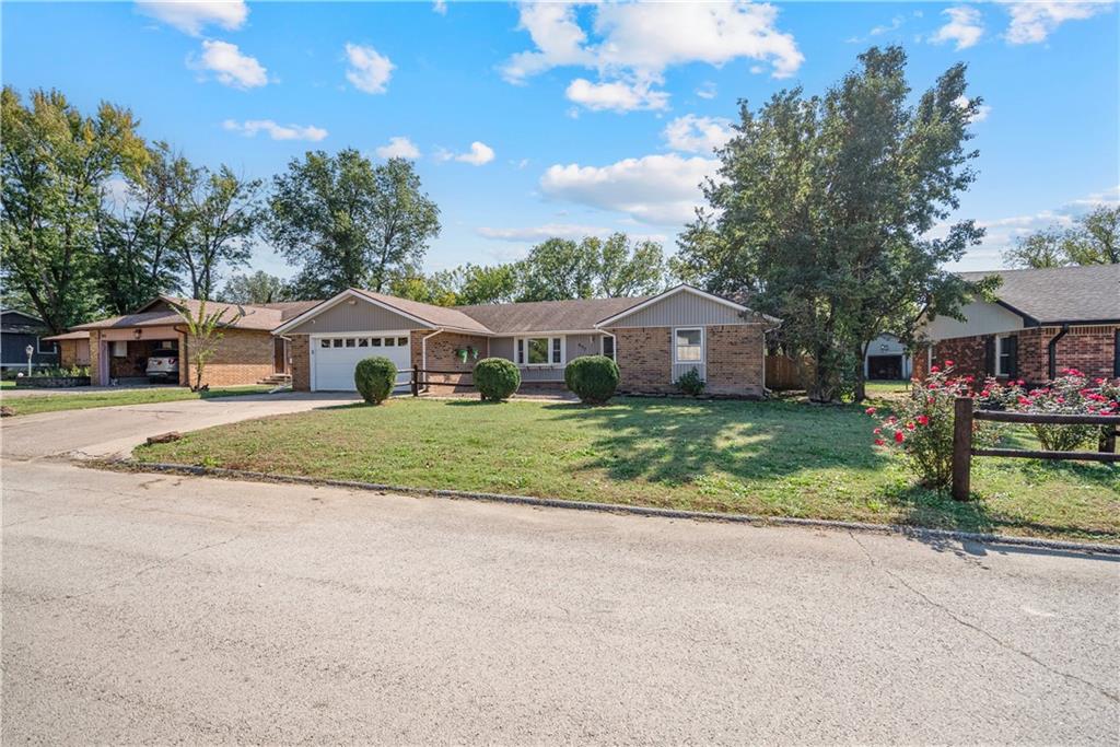 Homes for sale in Independence, KS | 937 Circle Dr, Independence, KS 67301 | MLS# 2609461