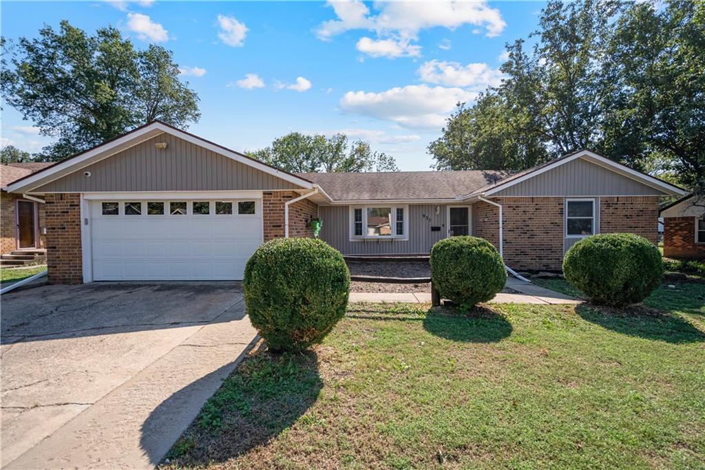 Homes for sale in Independence, KS | 937 Circle Dr, Independence, KS 67301 | MLS# 2609461
