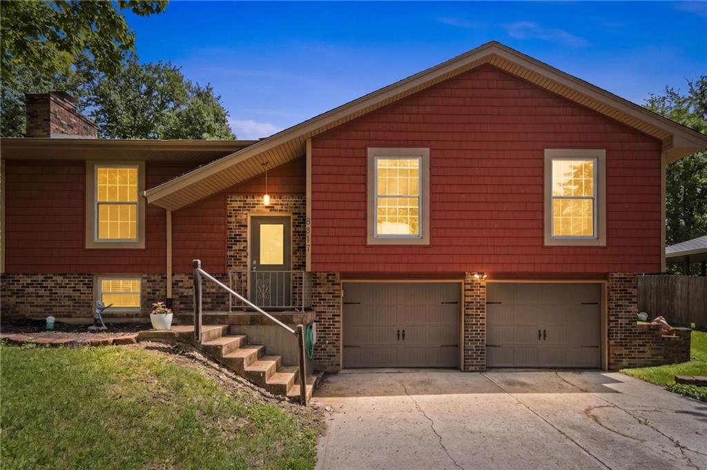 Homes for sale in Parkville, MO | 6817 Nw Pleasant View Dr, Parkville, MO 64152 | MLS# 2610421