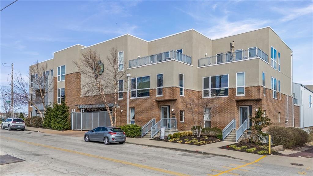 1st image of 1605 Summit St, Kansas City, MO 64108 | MLS# 2612102