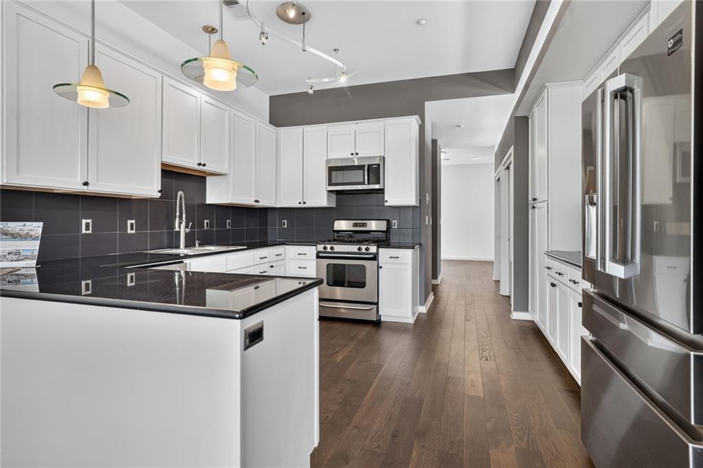 5th image of 1605 Summit St, Kansas City, MO 64108 | MLS# 2612102