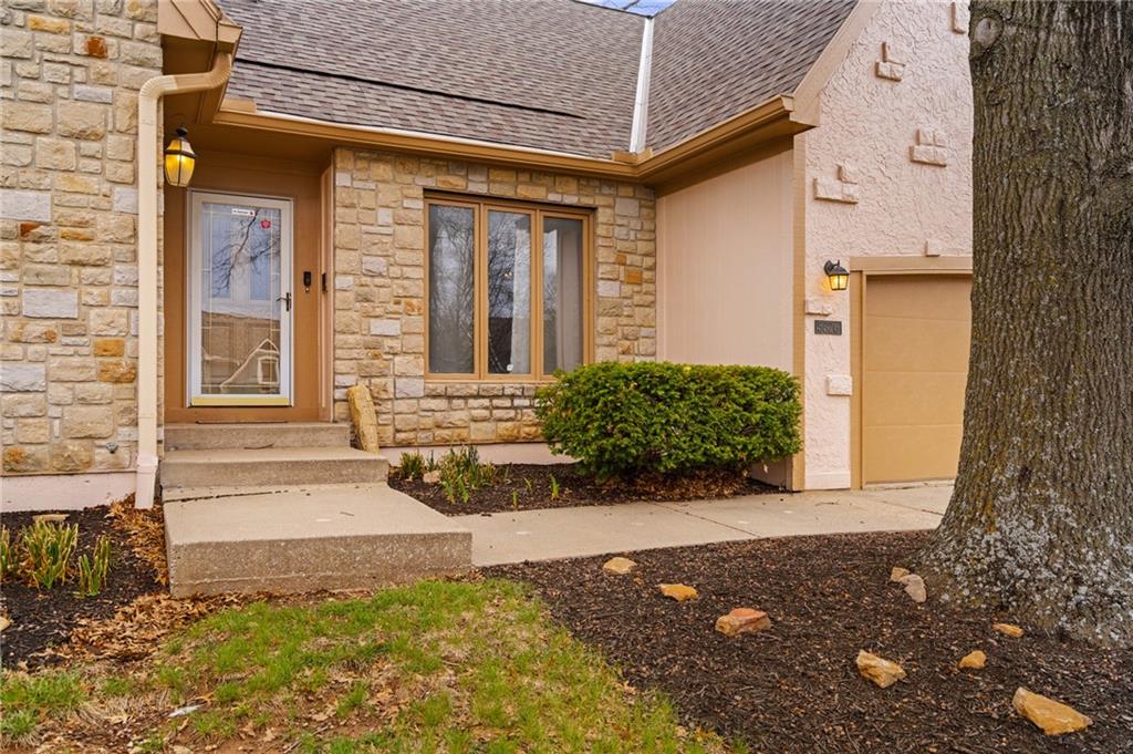 1st image of 5826 Oakview St, Shawnee, KS 66216 | MLS# 2612161