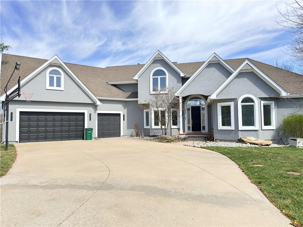 2nd image of 601 Sw Forestpark Ln, Lees Summit, MO 64081 | MLS# 2612352