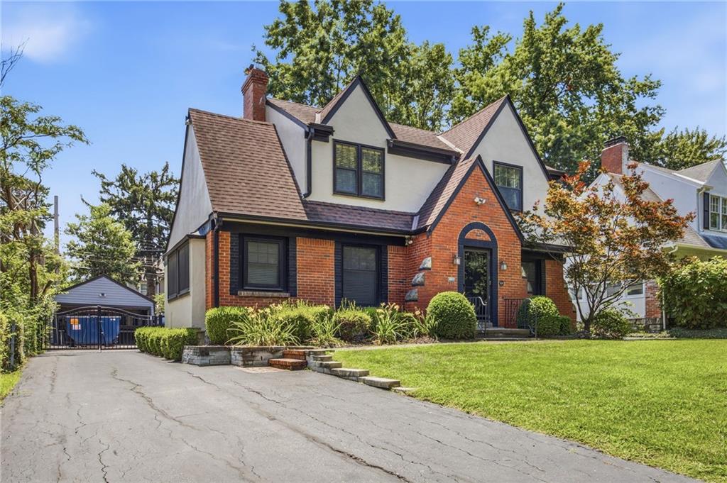 2nd image of 1207 W Gregory Blvd, Kansas, MO 64114 | MLS# 2612487
