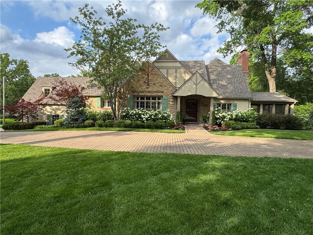 Homes for sale in Mission Hills, KS | 6331 Ensley Ln, Mission Hills, KS 66208 | MLS# 2612529