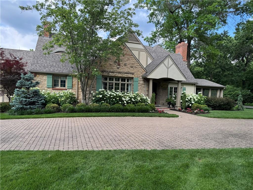 Homes for sale in Mission Hills, KS | 6331 Ensley Ln, Mission Hills, KS 66208 | MLS# 2612529