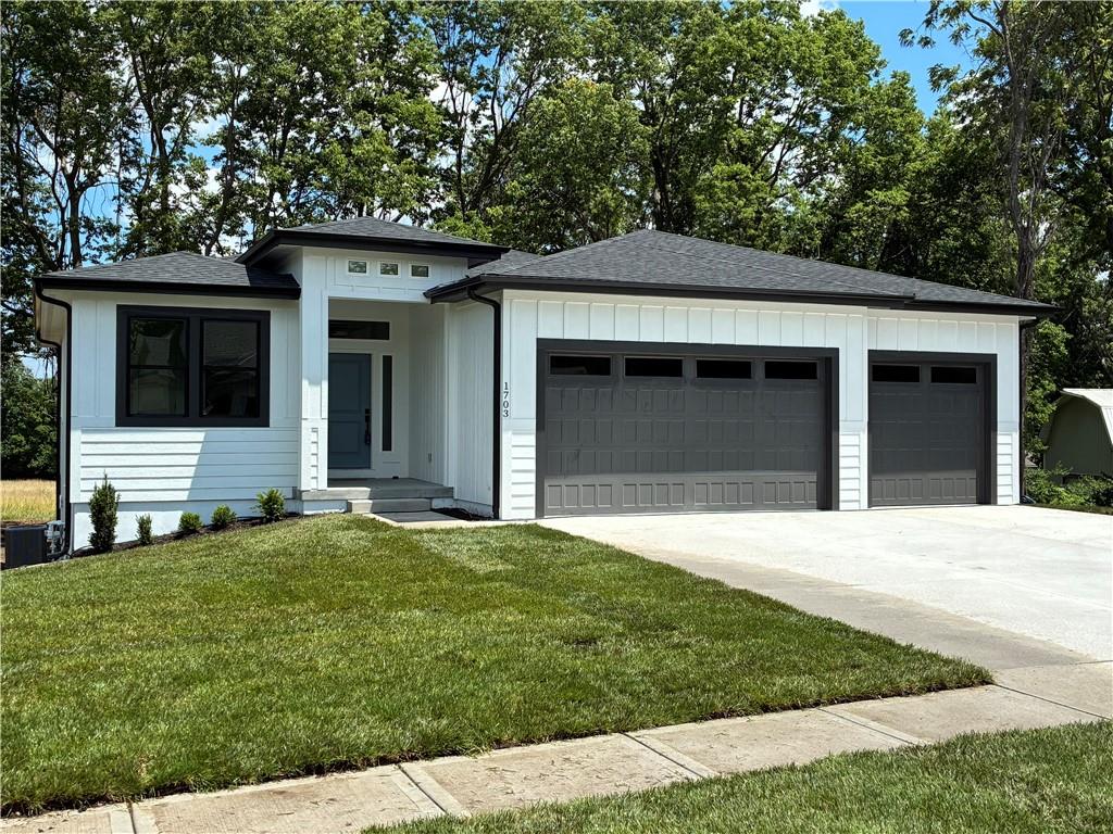 1st image of 1703 Sw Locust St, Oak Grove, MO 64075 | MLS# 2612604