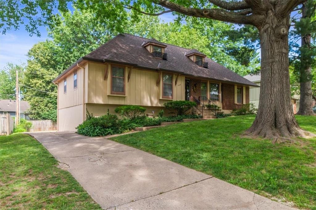 1st image of 3908 Woodbury St, Independence, MO 64055 | MLS# 2613468
