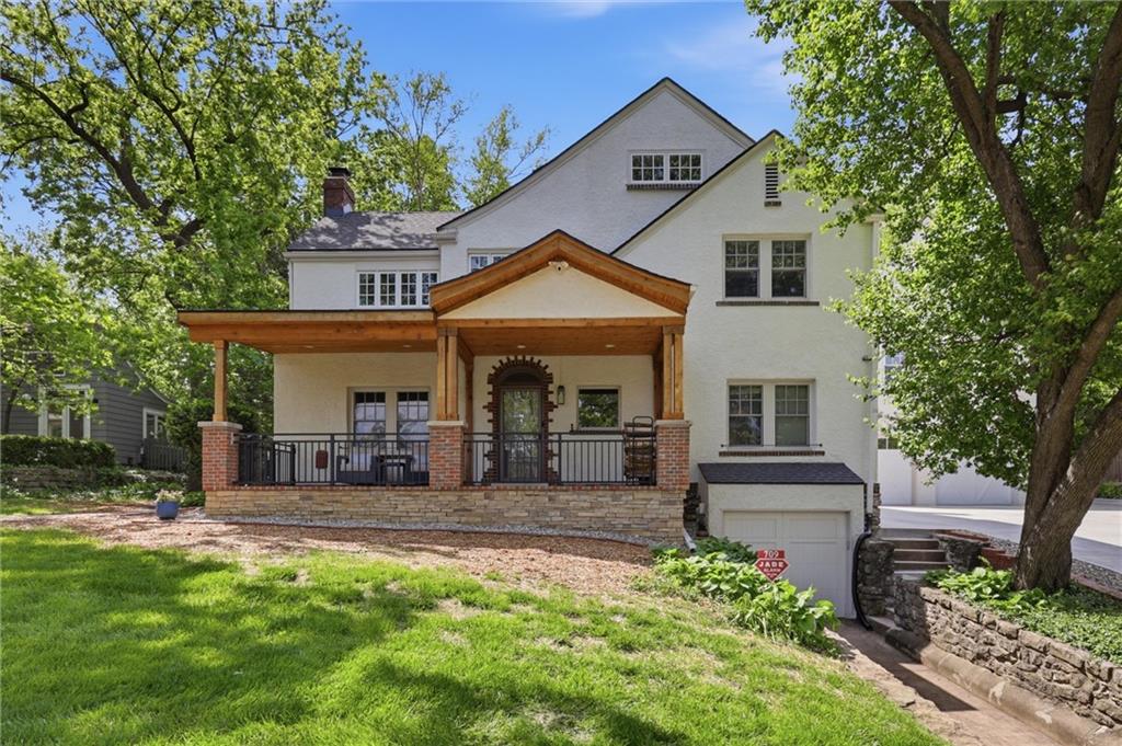Homes for sale in Kansas City, MO | 709 W 50th St, Kansas City, MO 64112 | MLS# 2614018