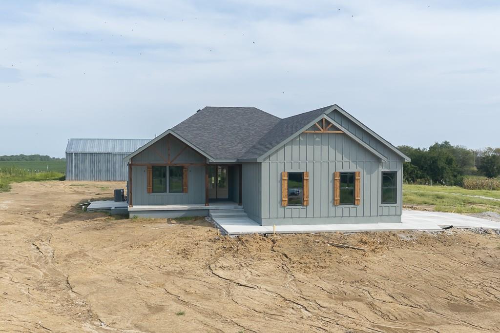 1st image of 18814 Hollingsworth Rd, Tonganoxie, KS 66086 | MLS# 2614103
