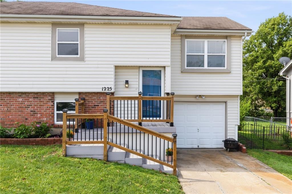 Homes for sale in Olathe, KS | 1225 E Cothrell St, Olathe, KS 66061 | MLS# 2614147
