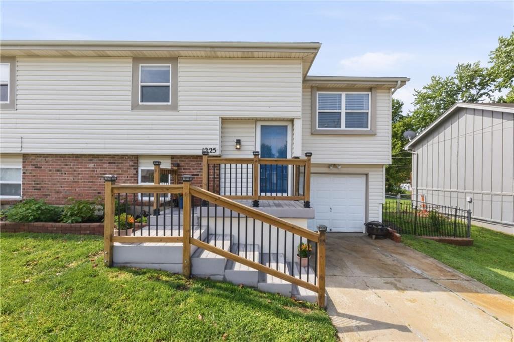 Homes for sale in Olathe, KS | 1225 E Cothrell St, Olathe, KS 66061 | MLS# 2614147