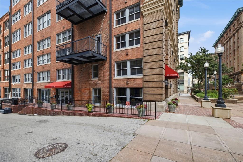 2nd image of 712 Broadway Blvd, Kansas City, MO 64105