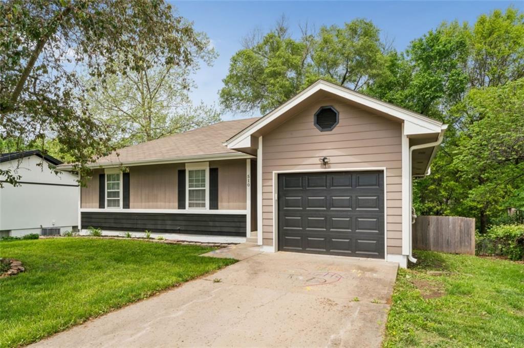 Homes for sale in Oak Grove, MO | 510 Se 21st St, Oak Grove, MO 64075 | MLS# 2615697