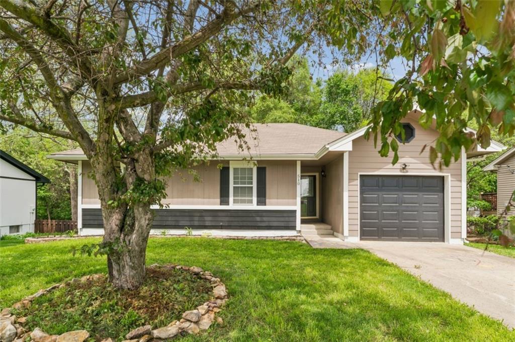 Homes for sale in Oak Grove, MO | 510 Se 21st St, Oak Grove, MO 64075 | MLS# 2615697