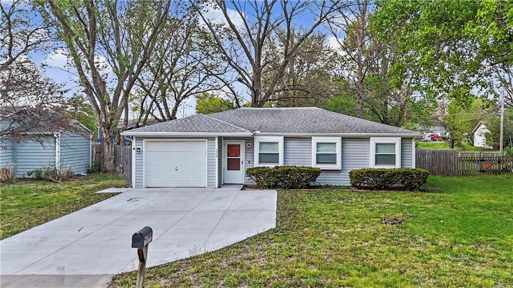 Homes for sale in Lawrence, KS | 3804 Shadybrook Ln, Lawrence, KS 66047 | MLS# 2615725