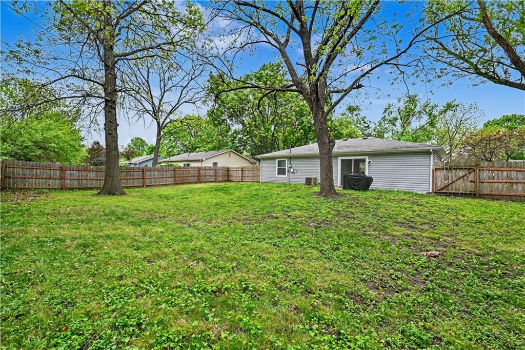 Homes for sale in Lawrence, KS | 3804 Shadybrook Ln, Lawrence, KS 66047 | MLS# 2615725