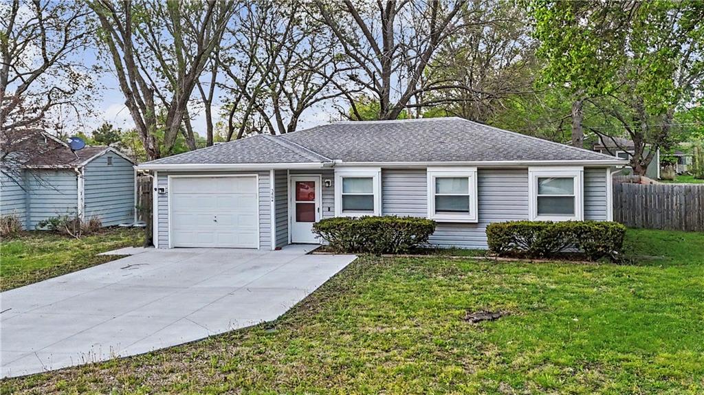 Homes for sale in Lawrence, KS | 3804 Shadybrook Ln, Lawrence, KS 66047 | MLS# 2615725