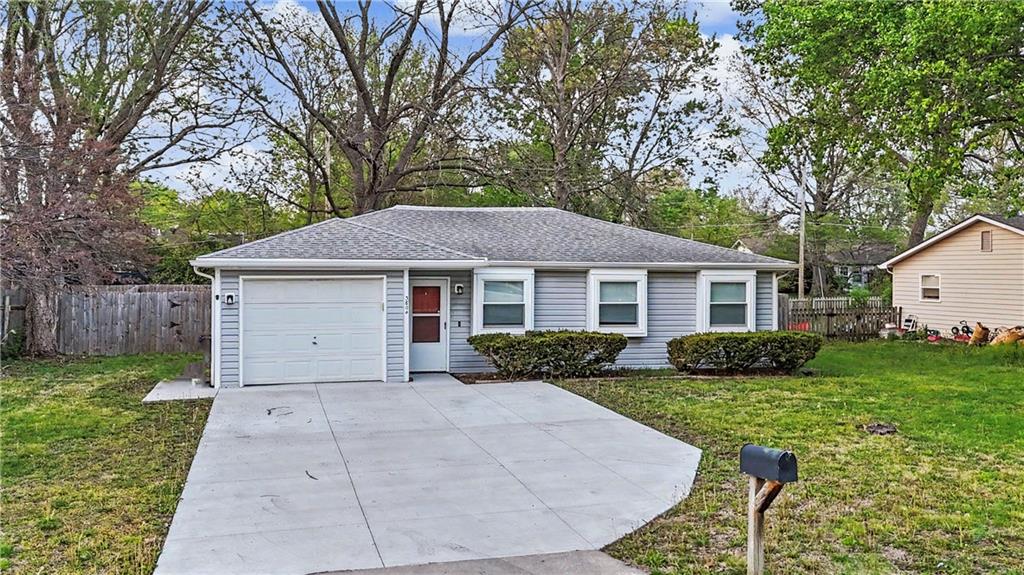 Homes for sale in Lawrence, KS | 3804 Shadybrook Ln, Lawrence, KS 66047 | MLS# 2615725
