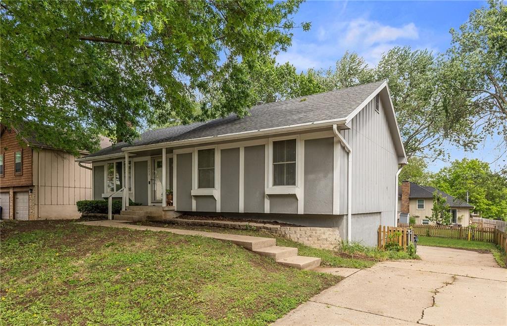 Homes for sale in Olathe, KS | 12833 Seminole Dr, Olathe, KS 66062 | MLS# 2615900