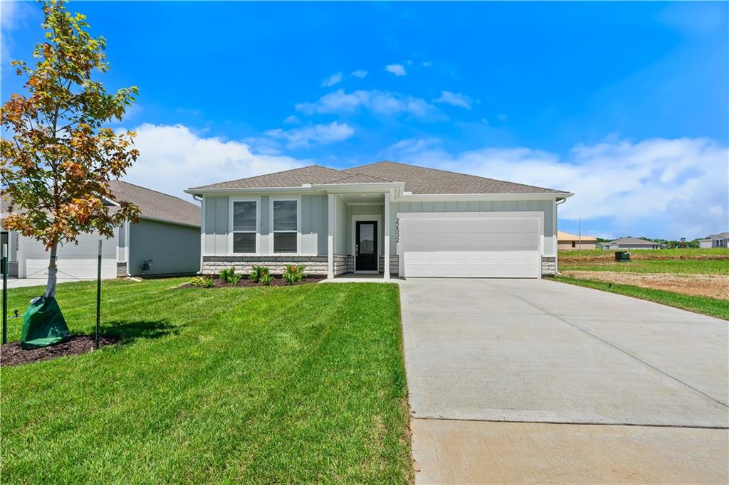2nd image of 22532 W 214th Ter, Spring Hill, KS 66083 | MLS# 2615978