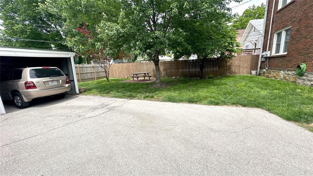 4th image of 4236 Holly St, Kansas City, MO 64111 | MLS# 2616148
