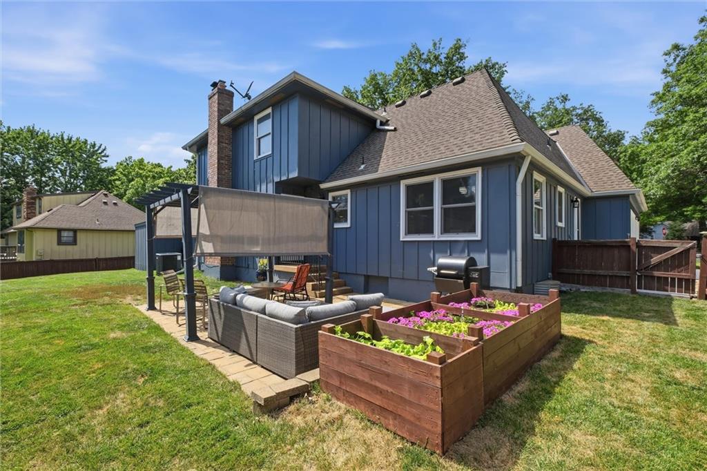 2nd image of 563 E 129th Ter, Kansas City, MO 64145 | MLS# 2616503