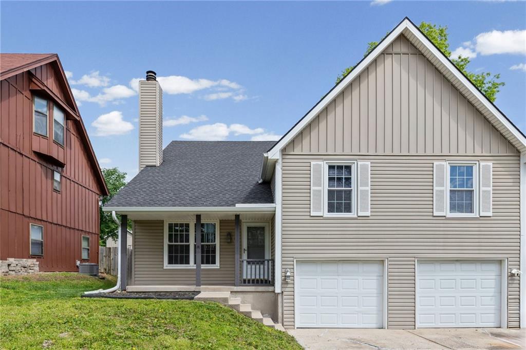 Homes for sale in Liberty, MO | 1422 La Chateau Dr, Liberty, MO 64068 | MLS# 2616538