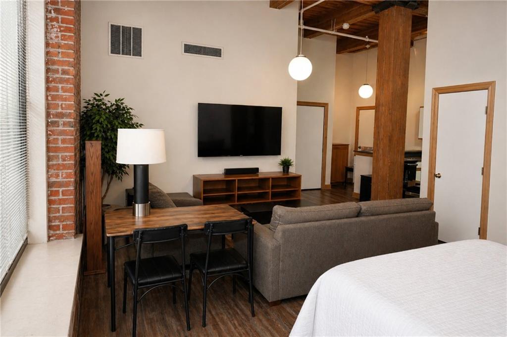 1st image of 308 W 8th St #302, Kansas City, MO 64105 | MLS# 2616839