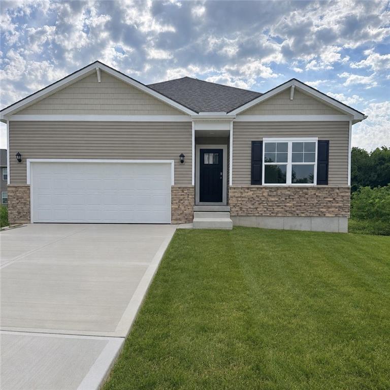 2nd image of 725 Fallen Leaf Dr, Belton, MO 64012 | MLS# 2617253